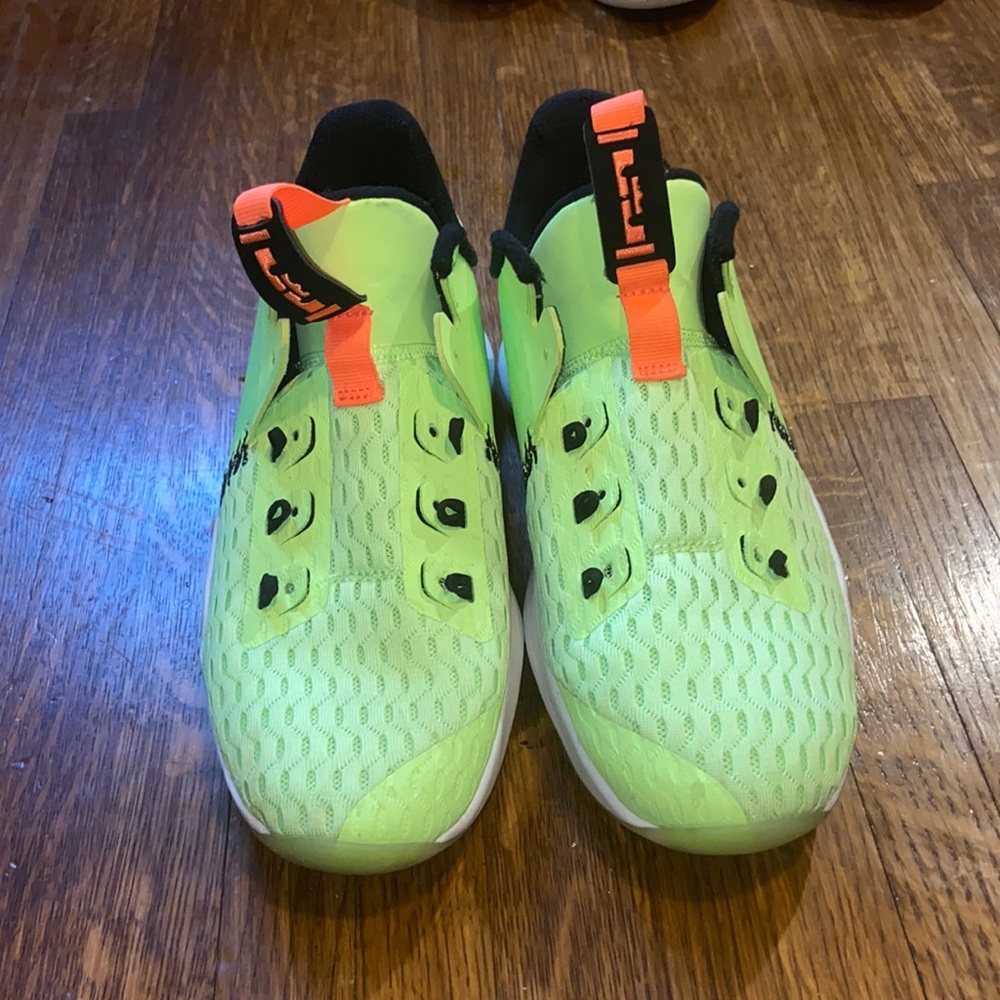 Nike LeBron Witness 5 EP Lime Glow Back Gs 5